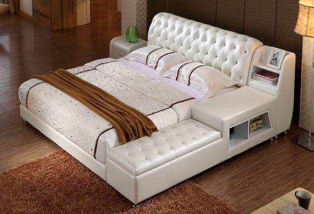 wooden-interior-leather-bed