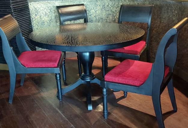 wooden-table-and-chair